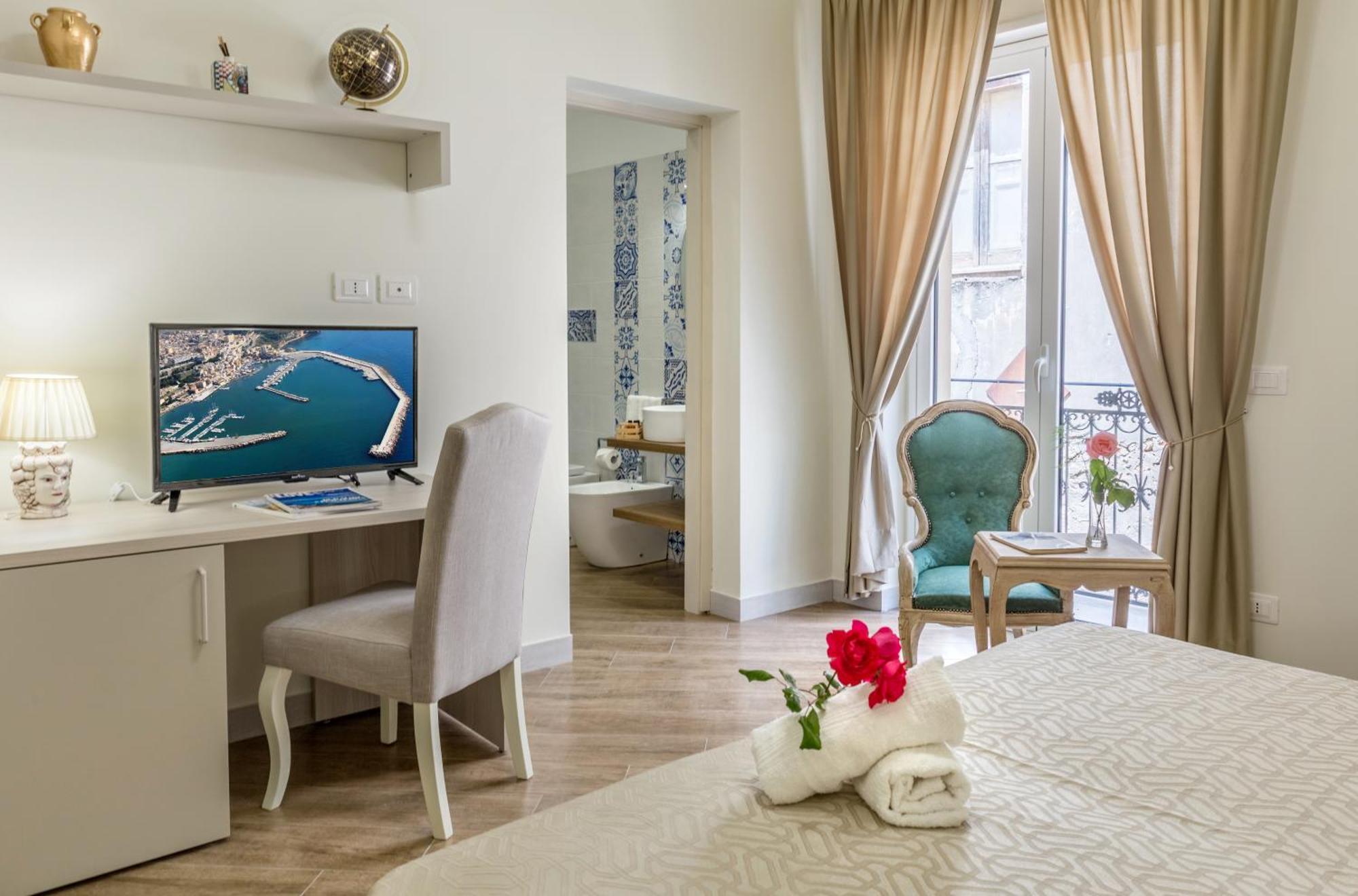 Keramos Luxury Rooms ชากกา ภายนอก รูปภาพ